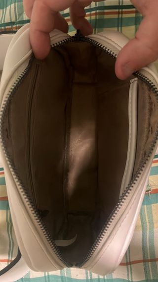 Riñonera Louis Vuitton Blanca con el logo en negro