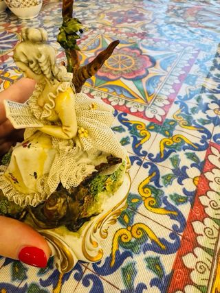 Statua Capodimonte donna con libro molto antica