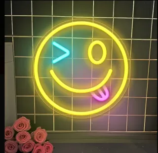 Lampada Neon LED "Emoji Ammiccante"