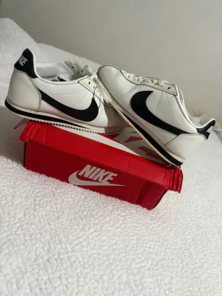 Nike Cortez Blancas y Negras