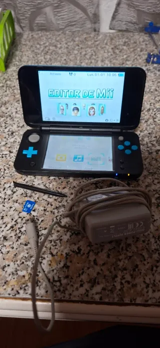 New Nintendo 2DS XL con Funda y Tarjeta SD 400GB