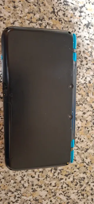 New Nintendo 2DS XL con Funda y Tarjeta SD 400GB