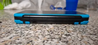 New Nintendo 2DS XL con Funda y Tarjeta SD 400GB