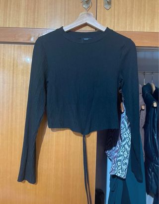 Top manga larga negro acanalado