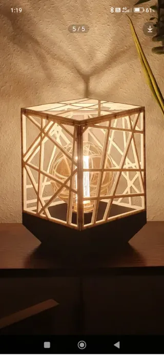 Lampada da tavolo design geometrico