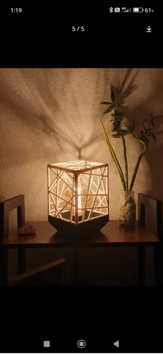 Lampada da tavolo design geometrico