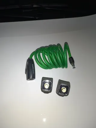 Candado de cable y set de 2 luces bici.