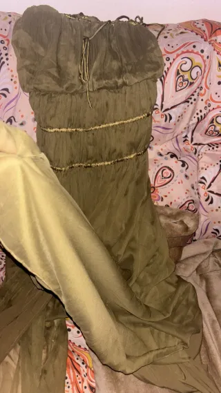 Vestido griego verde oliva.