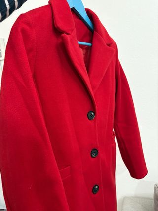 Abrigo rojo mujer