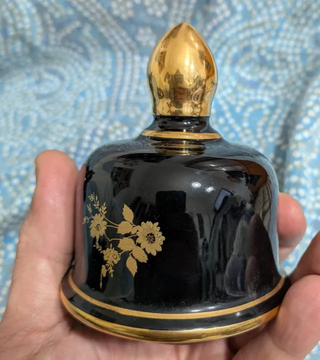 Tibor di porcellana nera con fiori dorati