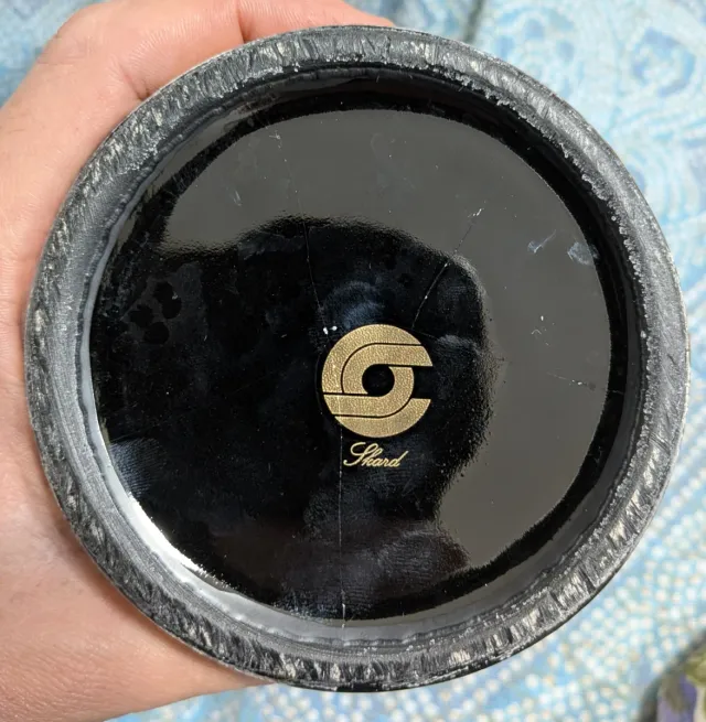 Tibor di porcellana nera con fiori dorati