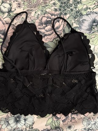 Top encaje negro