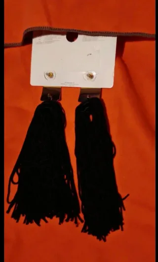 Pendientes Largos Flecos Negros y Dorado