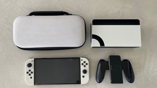 Nintendo Switch OLED Bianca e Nera