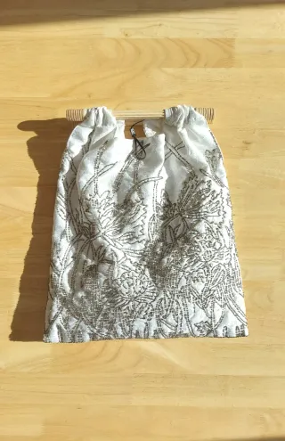 Bolsa / bolso de Zara. Asas de madera y bordados.