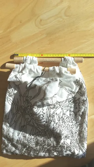 Bolsa / bolso de Zara. Asas de madera y bordados.