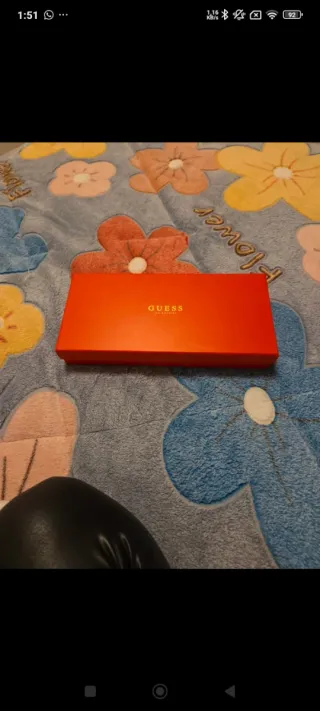 Cartera de mano Guess negra