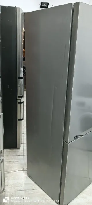 NEVERA COMBI SHARP NO FROST ENERGÍA A++