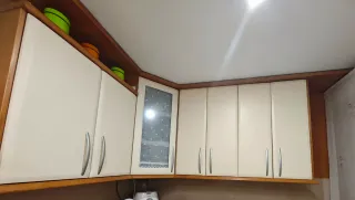 Muebles de cocina beige y madera