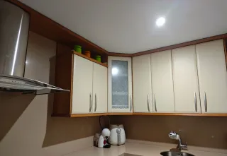 Muebles de cocina beige y madera