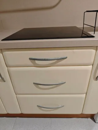 Muebles de cocina beige y madera