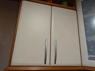 Muebles de cocina beige y madera