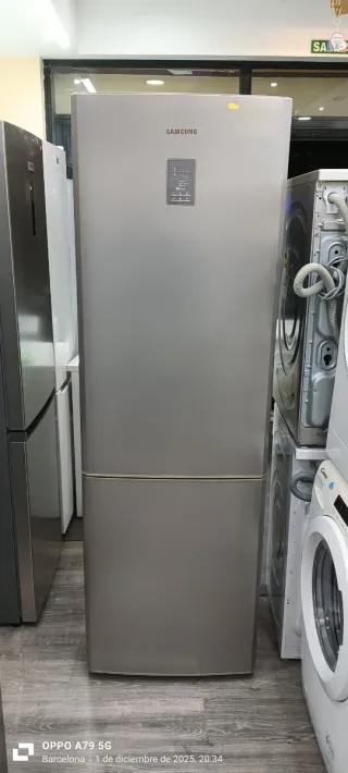 Nevera Combi Samsung Plata No Frost energía A+