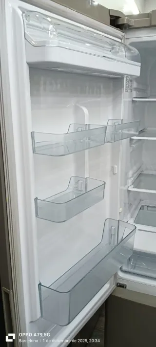 Nevera Combi Samsung Plata No Frost energía A+