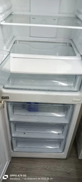 Nevera Combi Samsung Plata No Frost energía A+