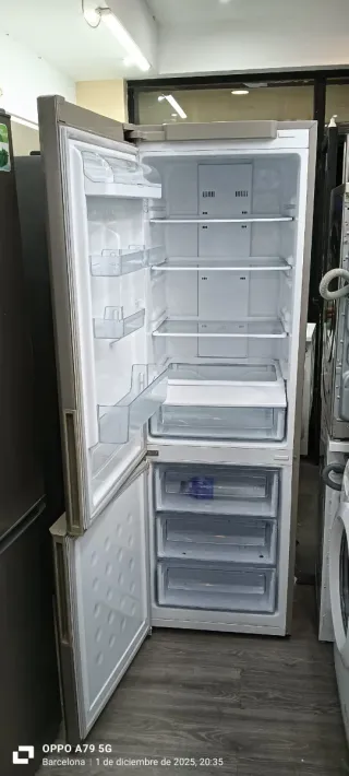 Nevera Combi Samsung Plata No Frost energía A+