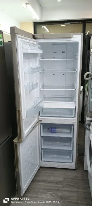 Nevera Combi Samsung Plata No Frost energía A+