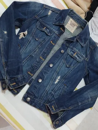 Chaqueta vaquera Zara desgastada
