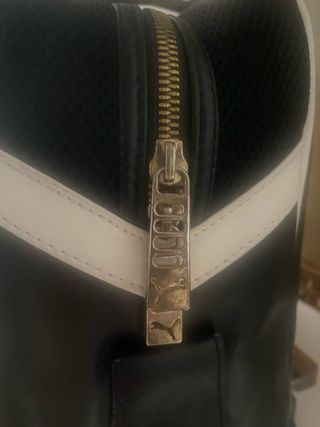 Bolsa de deporte o viaje ,negra y blanca .