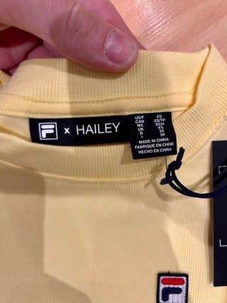 A ESTRENAR Camiseta Fila Crop Top Amarill Talla XS