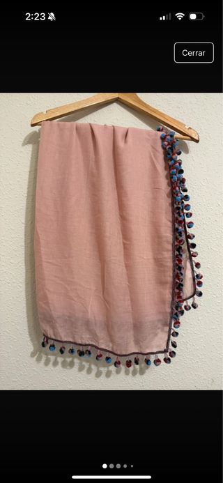 Pañuelo rosa maxi con borlones en los bordes