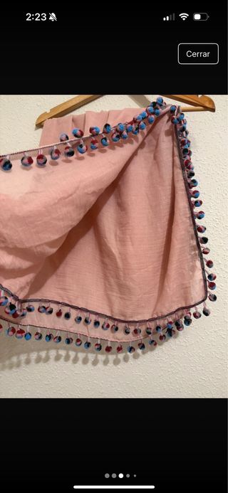 Pañuelo rosa maxi con borlones en los bordes