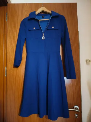 Vestido azul con cremallera