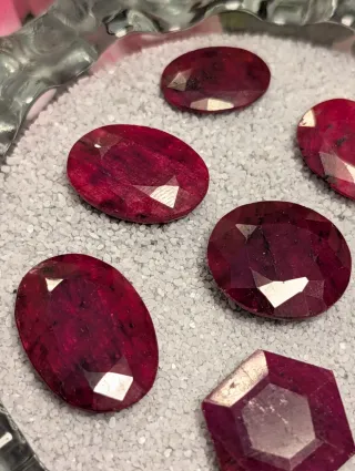 Lote 8 Rubíes Indios Facetados
