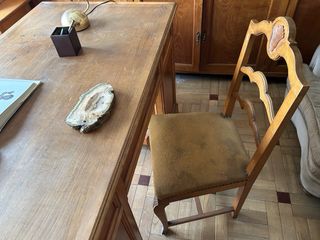 Mesa de despacho  con 2 sillas y sillón