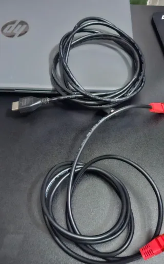 Consola Sony PS4 Negra + Base Carga