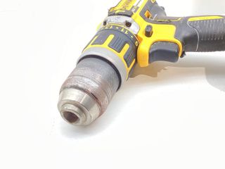 taladro a bateria dewalt dcd795