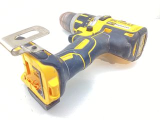 taladro a bateria dewalt dcd795