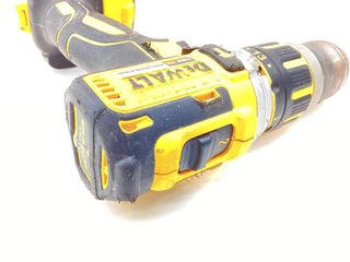 taladro a bateria dewalt dcd795