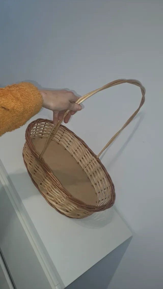 Cesta de mimbre nueva