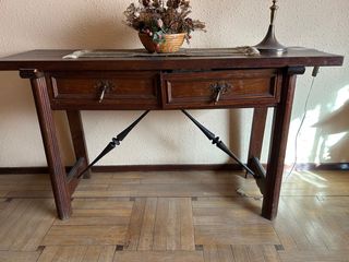 Tavolo consolle in stile castigliano, in legno