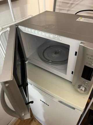 Microondas plateadoCandy