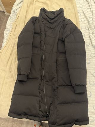 Chaquetón largo plumón Zara hombre negro