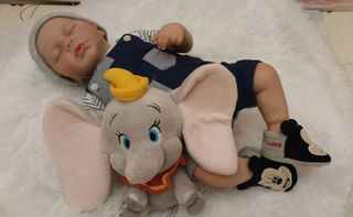 Bambola Reborn con ciuccio e peluche