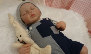 Bambola Reborn con ciuccio e peluche