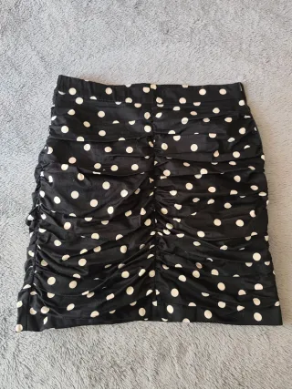 Minifalda de lunares negra y blanca